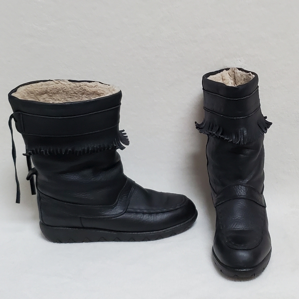70s Vintage Black Leather Bold Fringe Round Toe Sherpa Lined Mukluk Boots 9